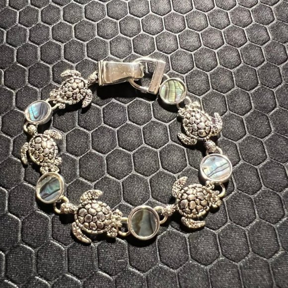 Venice By The Sea Jewelry Jewelry - Turtle Bracelet with Green Abalone Stones Made of Sterling Silver